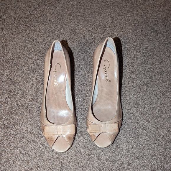 Bow Decor Heels - Picture 1 of 5